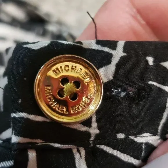 Michael kors black and white sleeveless top - Picture 5 of 7